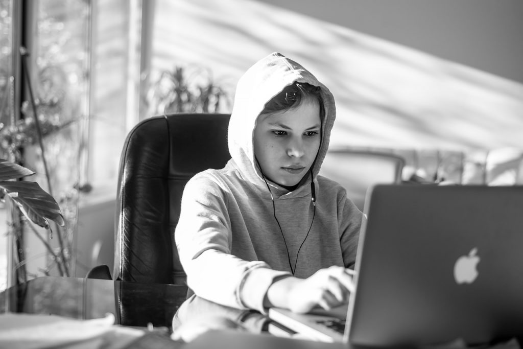 Wat is leren en wat zijn de stappen in het leerproces?
